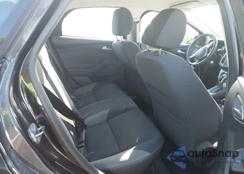 2013 Ford Focus Se z USA, uszkodzony, nr VIN 1FADP3K22DL180024